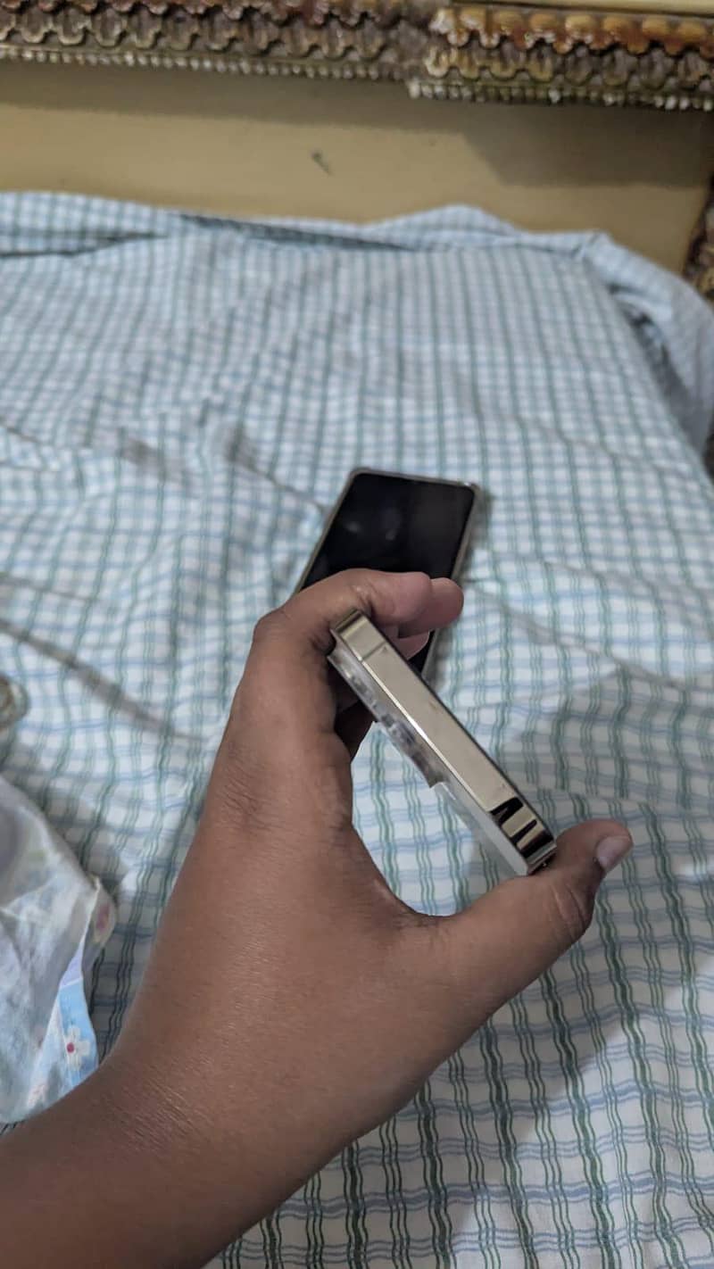 iPhone 14 pro 3