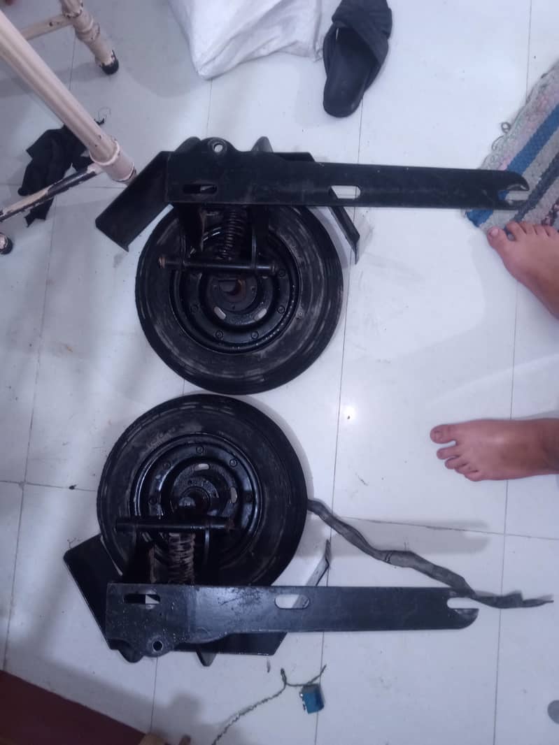 Support wheel  & training wheels 2