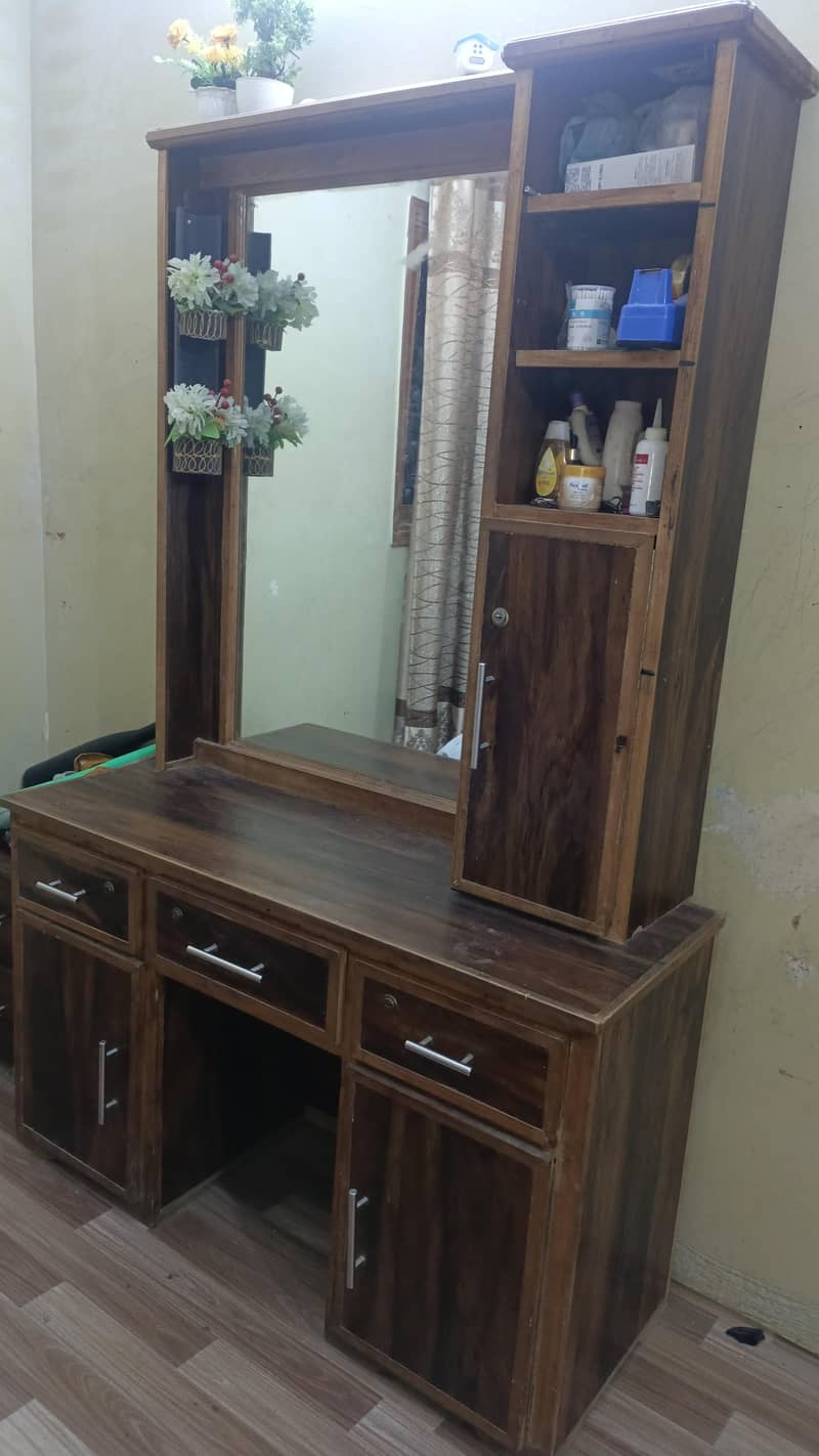 dressing table 0