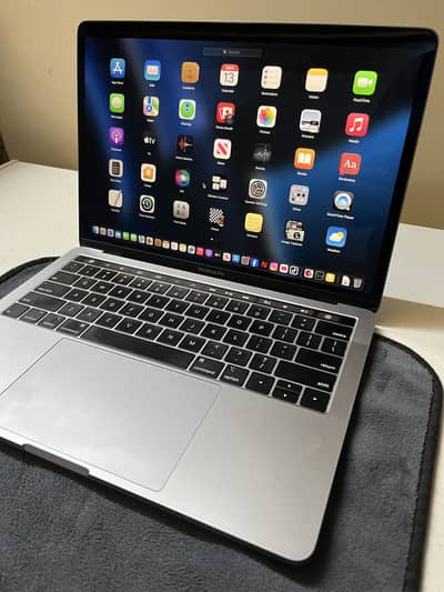 Apple MacBook pro 2019 i7 16gb ram/256ssd