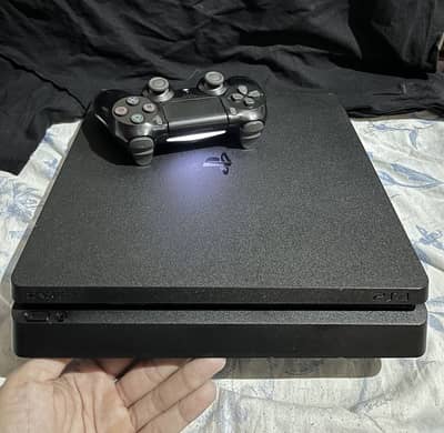 Playstation 4 SLIM. PS4 Slim. 10/10 condition. Original Region All.