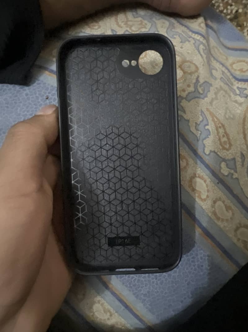 iPhone 16 e cover 0