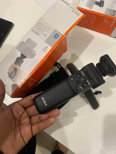 Sony GP-VPT2BT wireless Bluetooth shooting grip & Tripod
