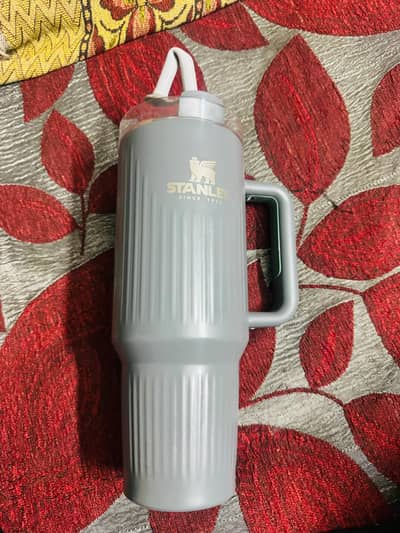 stanley tumbler  ribbed design