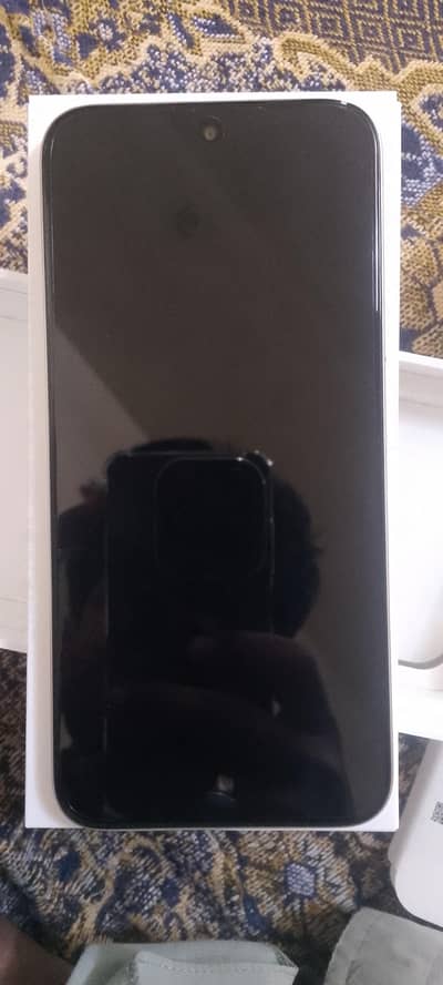 oppo a6 8/256 sirf box open Kiya hy  use ni kiya