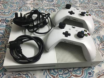 Xbox OneS+2 controllers +16 Games