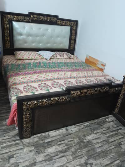 king size bed with large dressing table +king size master moltymatress