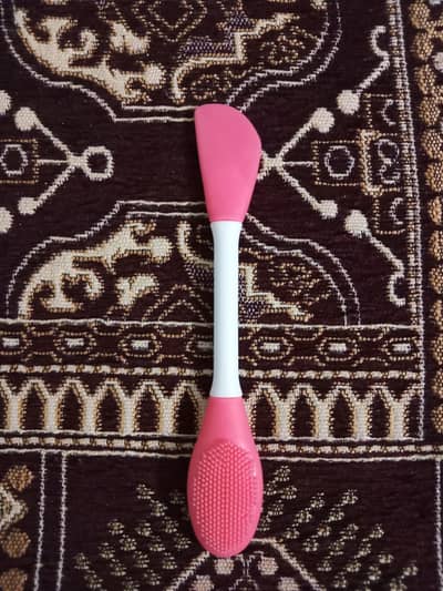 2 in 1 facial massager and mask brush