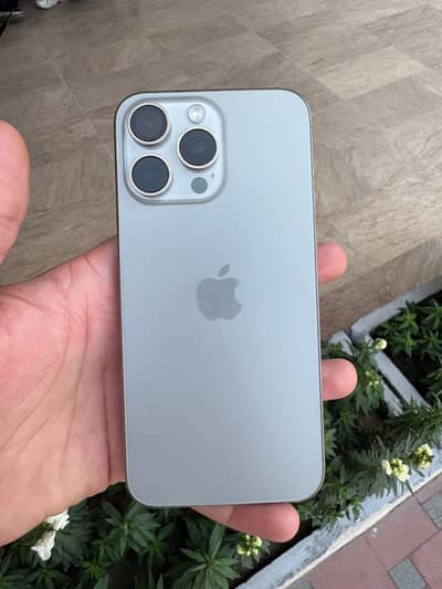 natural titanium  15 pro max jv  /256gb