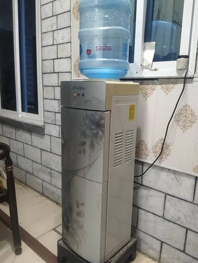 Water dispenser with mini fridge