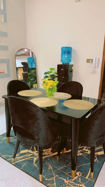 4 seater black & gold dining table