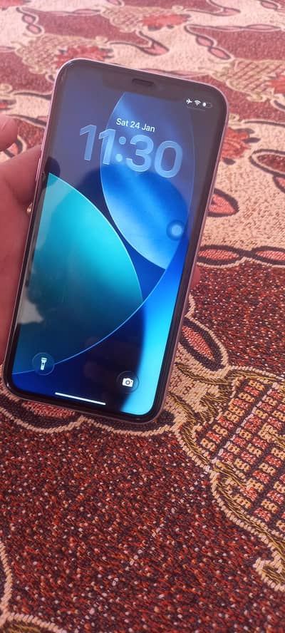 iphone 11 jv 128gb 93%  water pack 9.5 condition/battery is on service