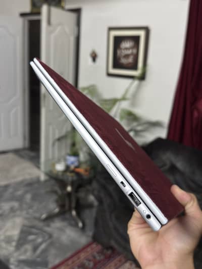 Hp elite book 845g9  AMD RYZON 5 pro with radion graphics