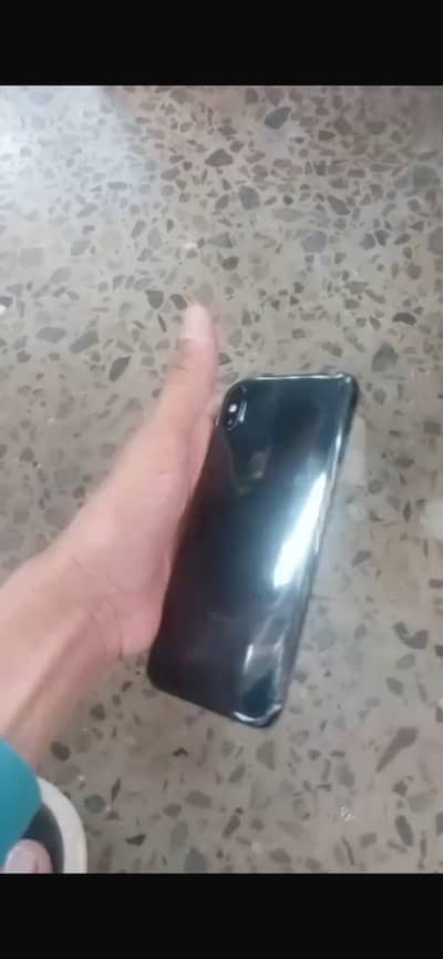 iPhone xsmax 81 battery helth  calour black 64 gb factory unlock