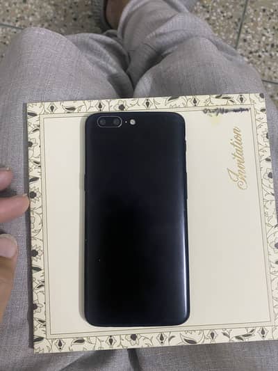 8gb Ram  128 gb storage out class Model A5000