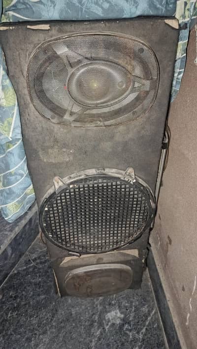 Woofer with 4 Channal Amp