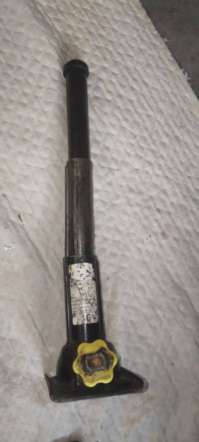 Hydraulic bottle jack.