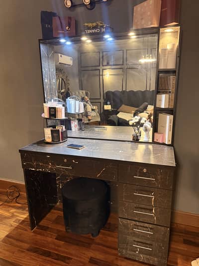 Dressing table vanity