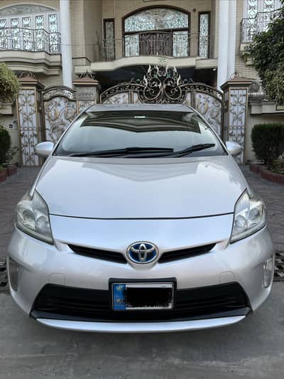Toyota Prius (2013 Model Islamabad Number) Geniune Paint
