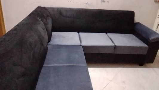 gry black sofa