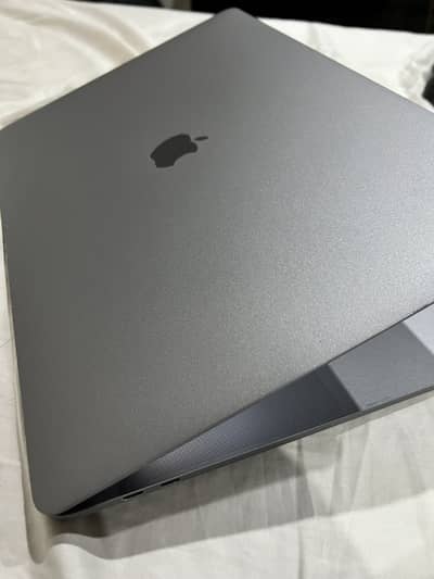 MacBook Pro 2019 15 inch i9