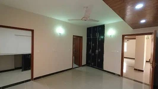 Askari 5 - Sector E Flat Sized 2972 Square Feet For Sale