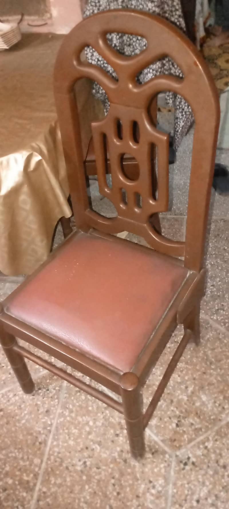 dining table good condition 2