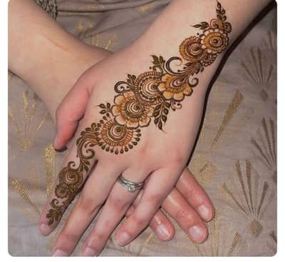 Eid Mehndi Areeba Beautician  expert mehndi artist