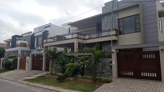 Luxury 6 Bedroom Bungalow 2 Separate Portions, Fully Furnished