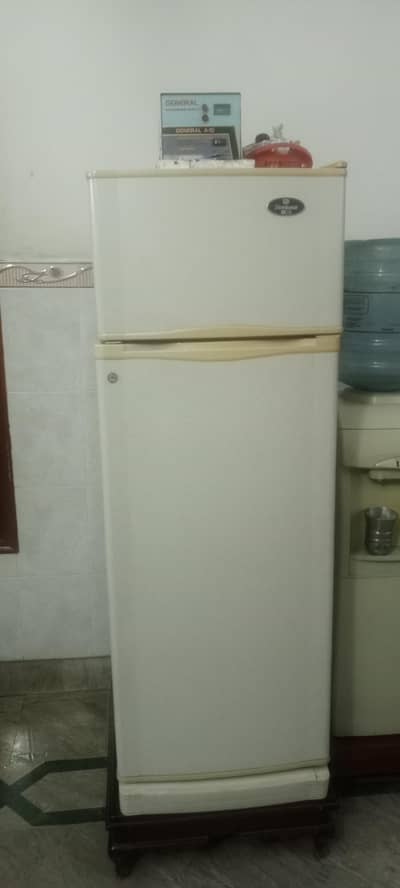 Dawlance refrigerator used old model hy lakin bilkul ok hy