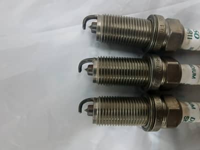 3 x Original Toyota Vitz Spark Plugs Denso SK16HRII