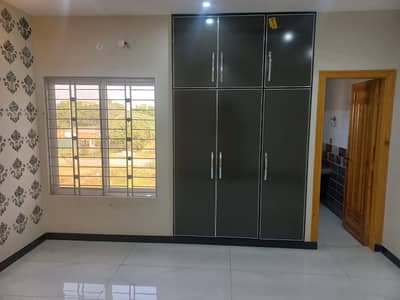 10 Marla house for sale barnd new house faceing Park 10 kV Sola install