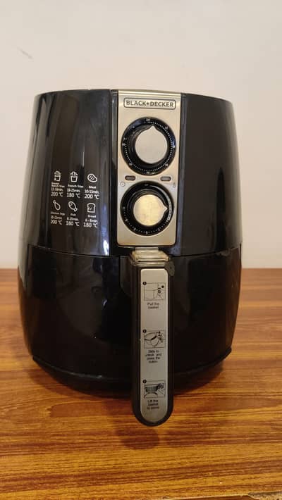 black + decker airfryer (market Price 41000) WA 03403577528