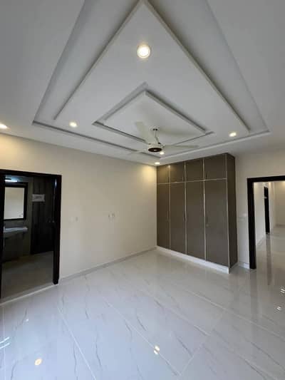 4BED DD FLAT FOR SALE ASKARI 5 SECTOR J 3000 SQ FET G+11 BUILDING