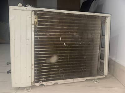 Ac gree company 1 tan condition ok new ly lia ha is liay sale kr rha