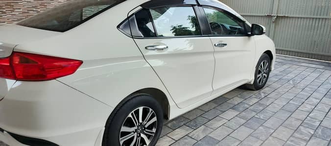 Honda City 2022 1.5 Aspire CVT Top Model Total Genuine scatchless new