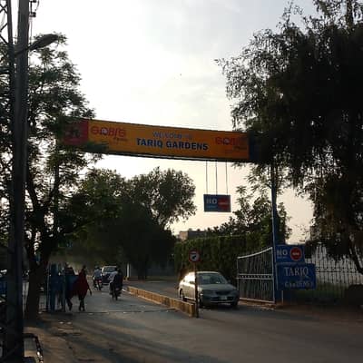 5 Marla flot for seal facing Park in Tariq gardan sosaity near wapda town