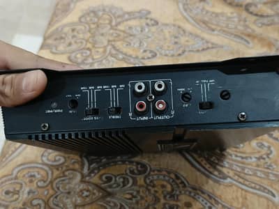ROCK MARS ORIGINAL CAR AMPLIFIER FOR SPEAKER AND WOOFER