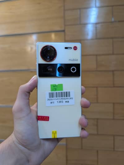 ZTE Nubia Z70 Ultra 16GB 512GB Snapdragon 8 Elite