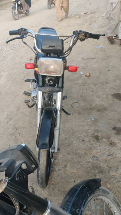 انجن میں کوئی کام نہیں ہے کنڈیشن کلیئر ہیں کاغذات بالکل اوکے ہیں