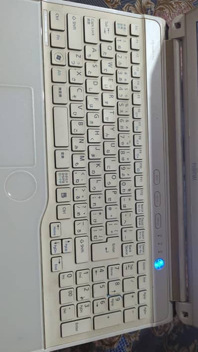 Fujitsu Lifebook AH77/G – Core i7 Laptop