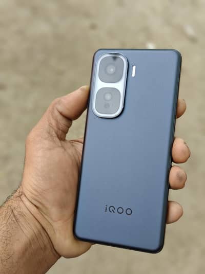 iqoo new 10 12gb 256gb . .