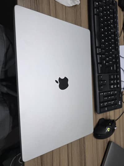 macbook pro 2024 screen