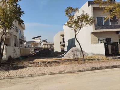 Bahria Enclave Islambad Sector C2 10 Marla Park Face Plot Available For Sale