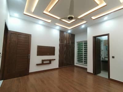 Prime Location House 5 Marla For sale In EME Society - Block D