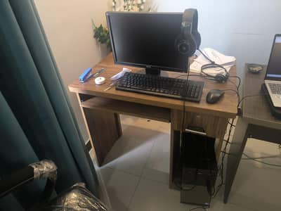 Selling Office PCs, Screens and Computer Table