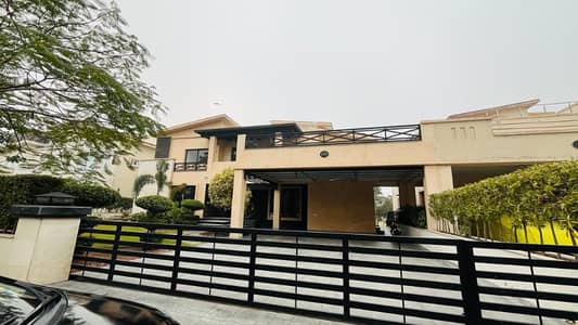 Elegant 2-Kanal Villa Facing Golf View at a Very Reasonable Price