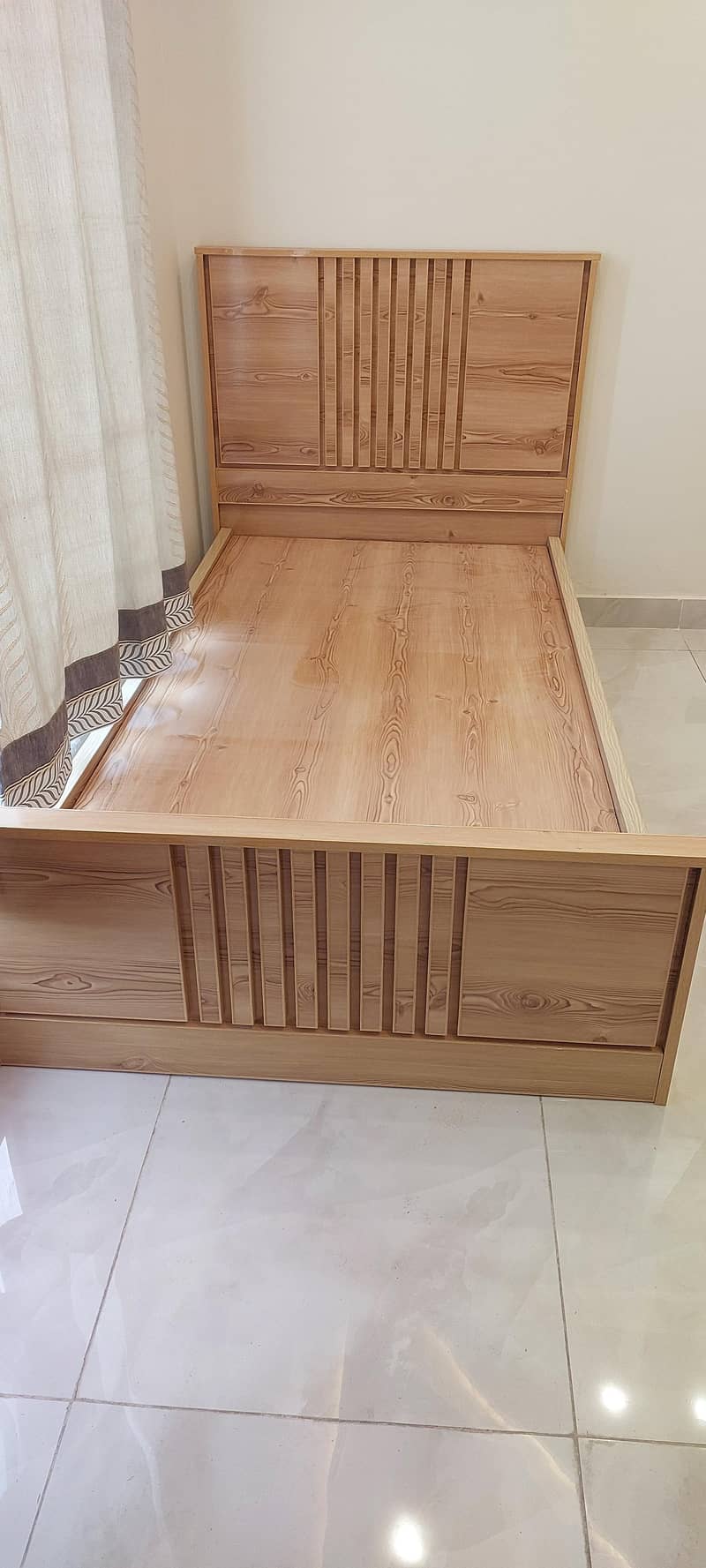 Single bed scratchless condition unique look 2