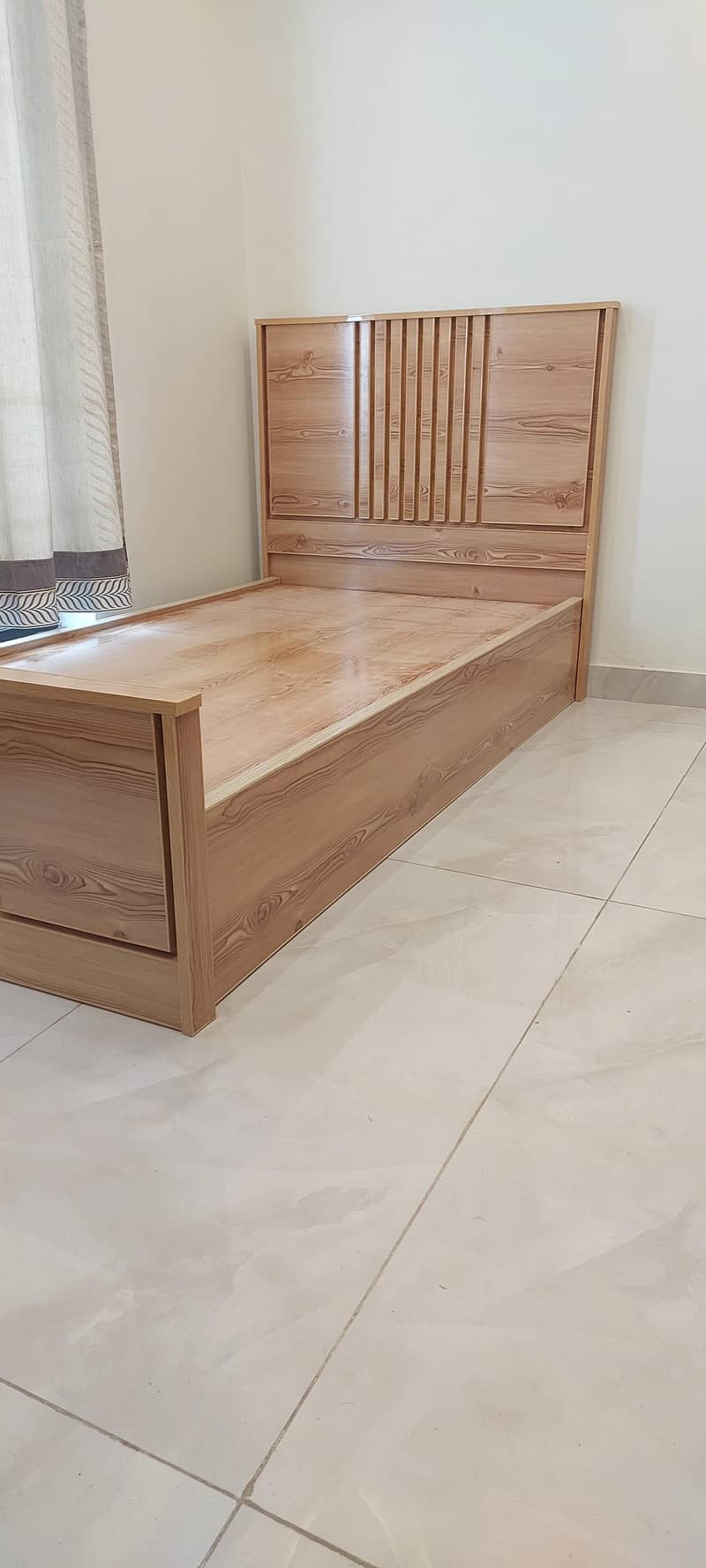 Single bed scratchless condition unique look 3