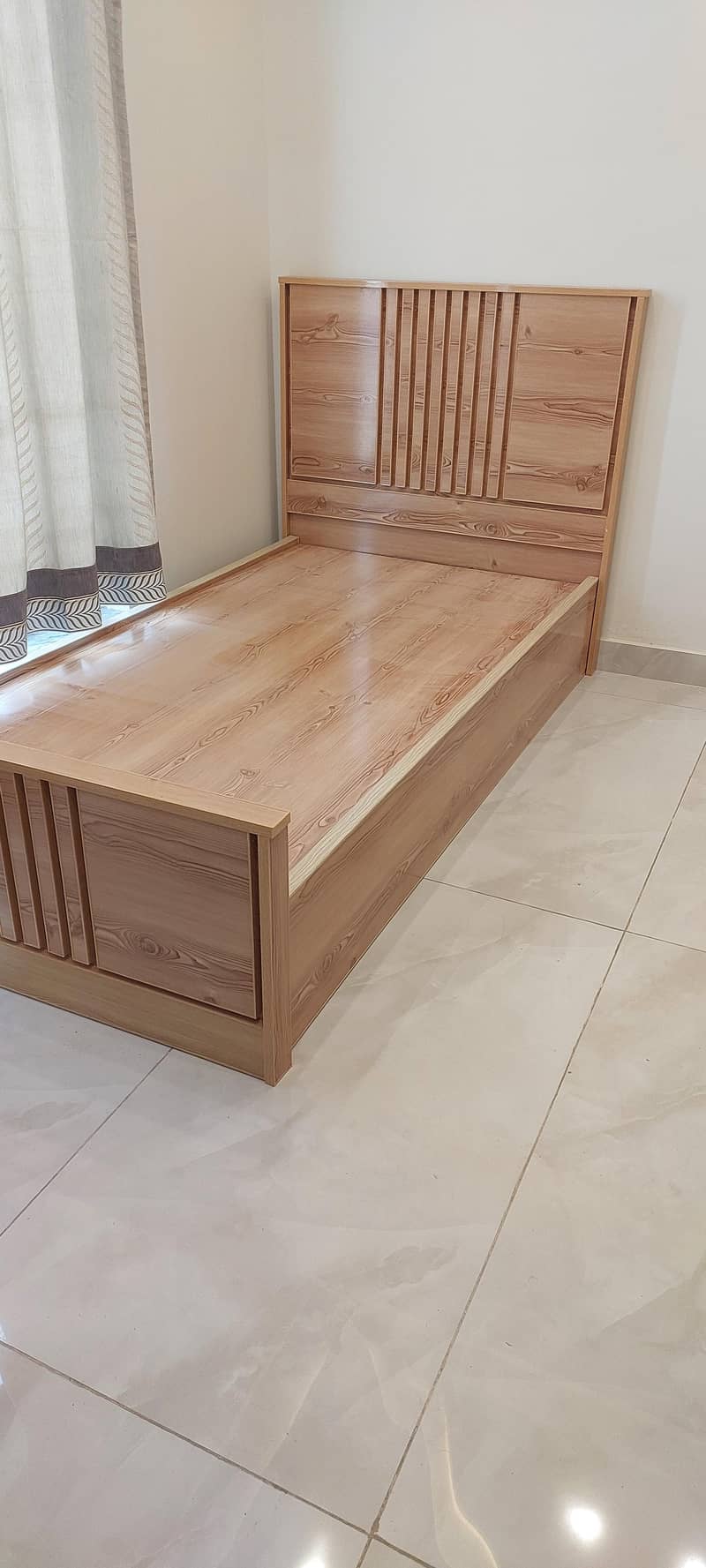 Single bed scratchless condition unique look 4